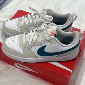 Nike Court Borough Low